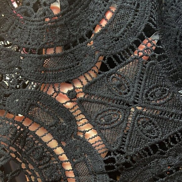 Black Casual Women's Water-Soluble Flower Positioning Edge Perspective Blouse - Picture 6 of 6